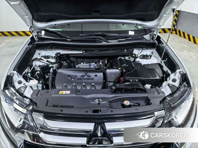 Mitsubishi  Outlander 2018 Белый из Китая, фото 3