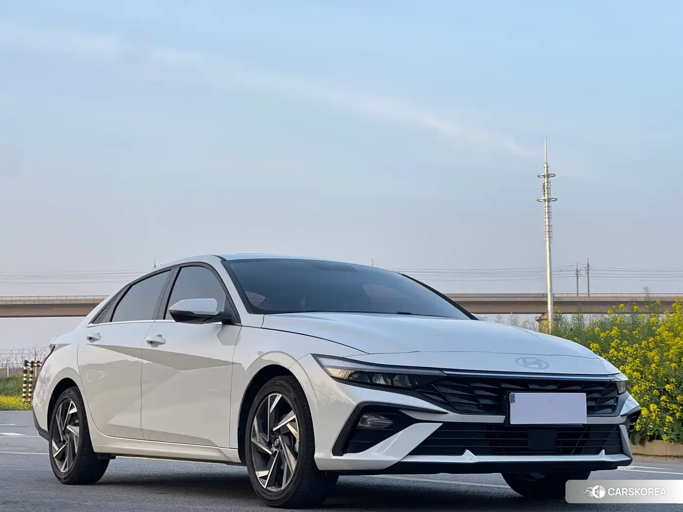 Hyundai Elantra 2026 Белый из Китая, фото 3