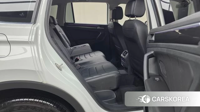 Volkswagen Tiguan second Generation 2023 Белый из Кореи, фото 3