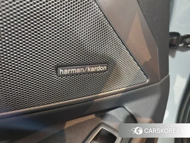 BMW 3 Series (G20) 2023 Цвет галактики из Кореи, фото 3