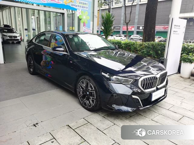 BMW 5 series 2025 Черный из Китая, фото 3