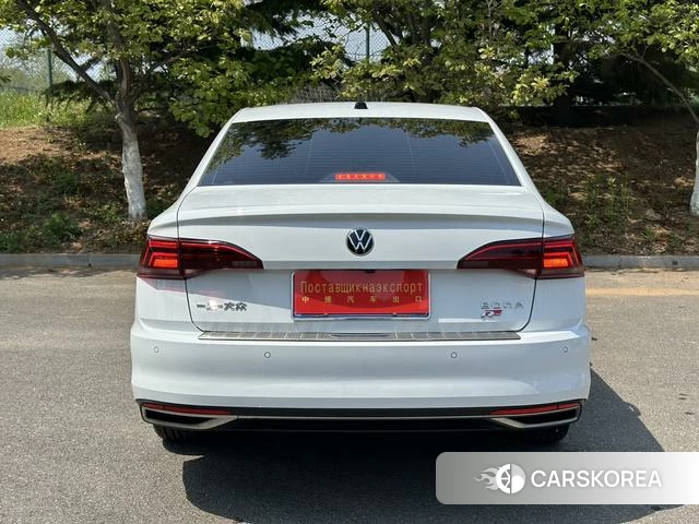 Volkswagen Bora 2022 Белый из Китая, фото 3