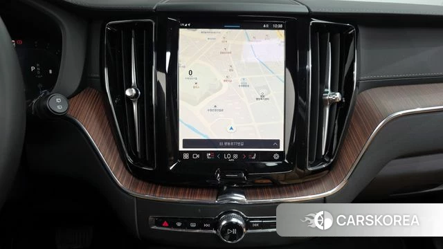 Volvo XC60 second Generation 2024 Серебряный из Кореи, фото 3