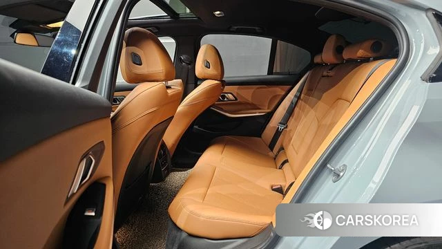 BMW 3 Series (G20) 2023 Светло-серебряный цвет из Кореи, фото 3