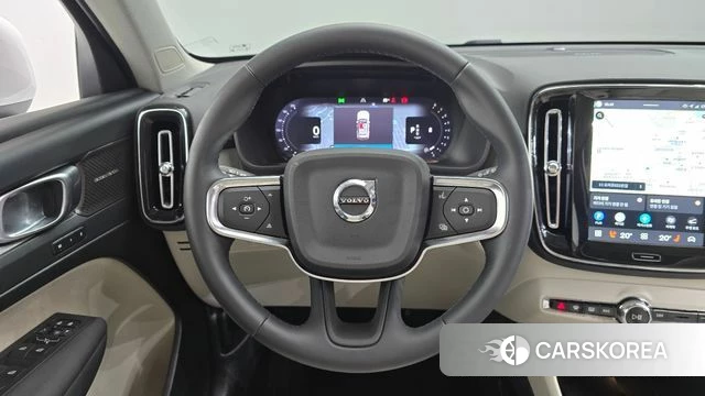Volvo XC40 2024 Белый из Кореи, фото 3