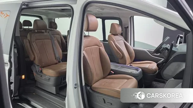 Hyundai Staria 2023 Белый из Кореи, фото 3