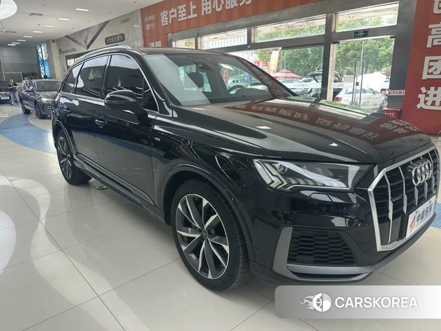 Audi Q7 2024 Черный из Китая, фото 3