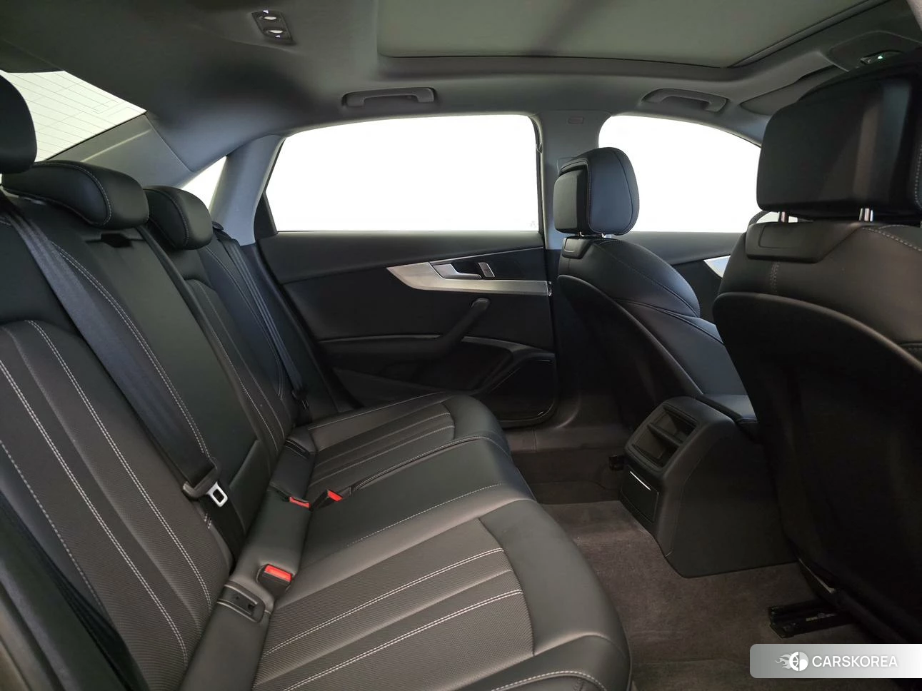 Audi A4L 2023 Темно-серый из Китая, фото 3