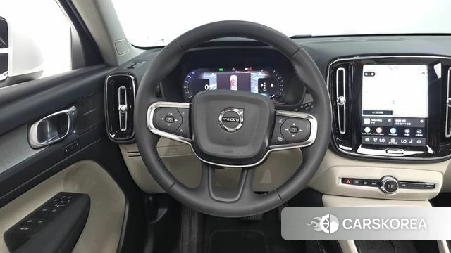 Volvo XC40 2024 Белый из Кореи, фото 3