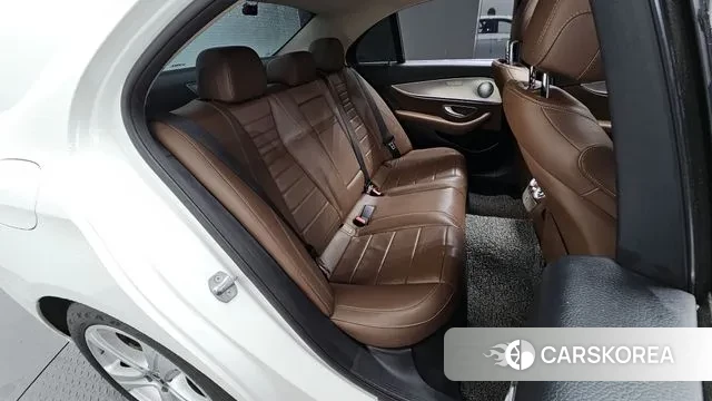 Mercedes-Benz E-Class W213 2018 Белый из Кореи, фото 3