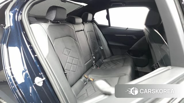 BMW 5 Series (G60) 2025 Черный из Кореи, фото 3