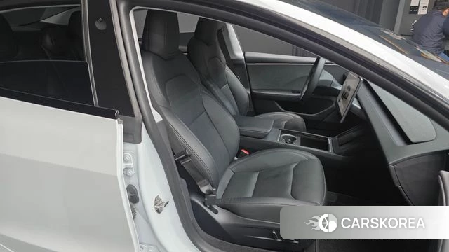 Tesla Model 3 2024 Белый из Кореи, фото 3
