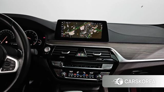 BMW 5 Series (G30) 2019 Белый из Кореи, фото 3