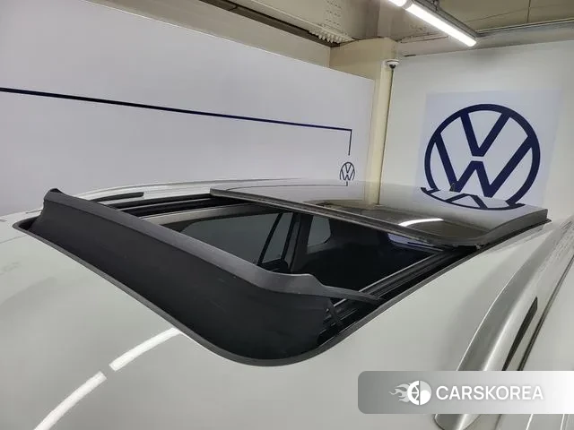Volkswagen Tiguan second Generation 2018 Белый из Кореи, фото 3