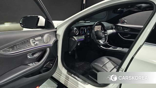 Mercedes-Benz E-Class W213 2022 Белый из Кореи, фото 3