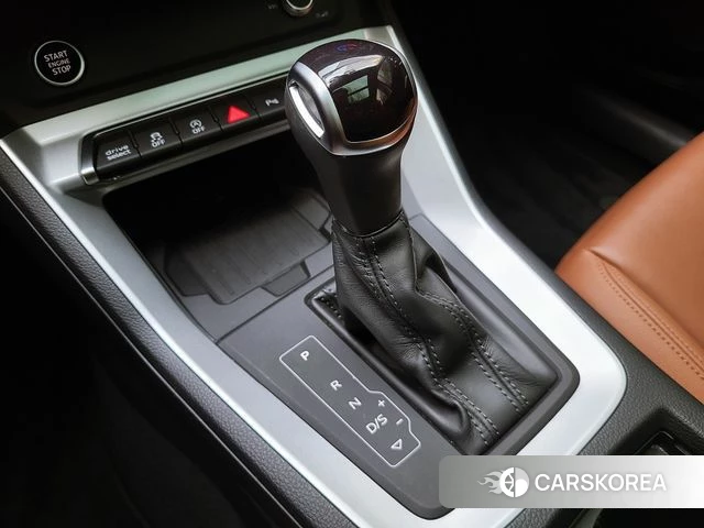 Audi Q3 (F3) 2022 Белый из Кореи, фото 3