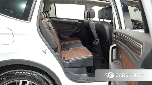 Volkswagen Tiguan Allspace 2024 Белый из Кореи, фото 3