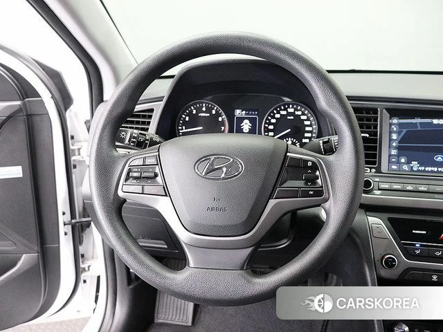 Hyundai Avante AD 2018 Белый из Кореи, фото 3