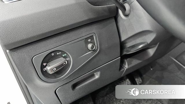 Volkswagen Tiguan Allspace 2023 Белый из Кореи, фото 3