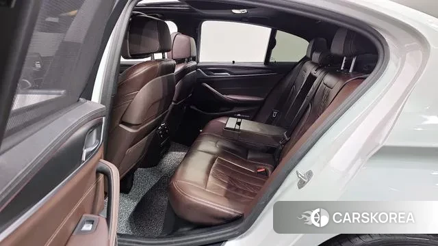 BMW 5 Series (G30) 2023 Белый из Кореи, фото 3