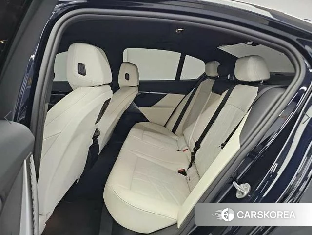 BMW 5 Series (G60) 2024 Черный из Кореи, фото 3