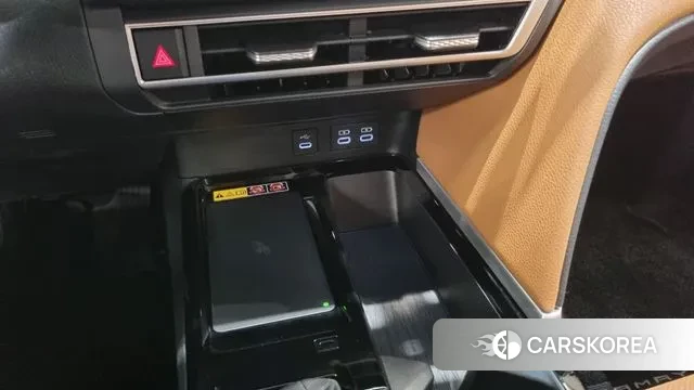 Toyota Camry (XV80) 2025 Светло-серебряный цвет из Кореи, фото 3