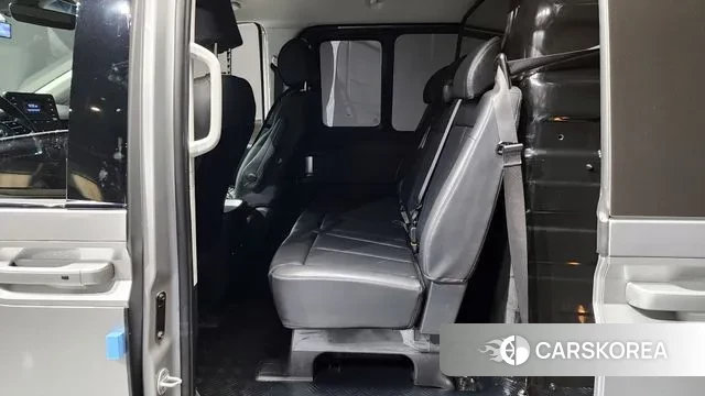 Hyundai Staria 2023 Серебряный из Кореи, фото 3