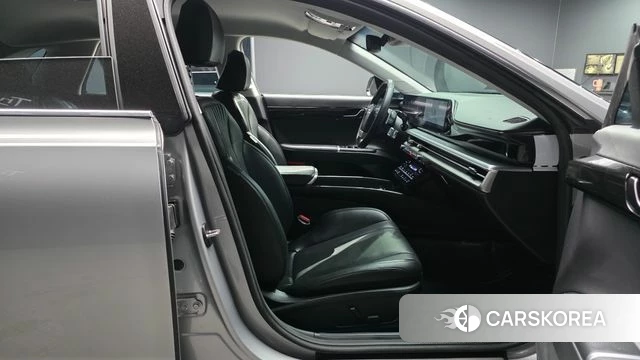 Hyundai Grandeur (GN7) 2024 Серебристо-серый из Кореи, фото 3