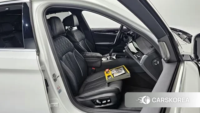 BMW 5 Series (G30) 2022 Белый из Кореи, фото 3