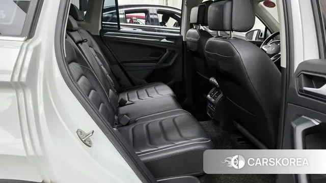 Volkswagen Tiguan second Generation 2023 Белый из Кореи, фото 3