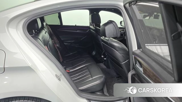 BMW 5 Series (G30) 2018 Белый из Кореи, фото 3