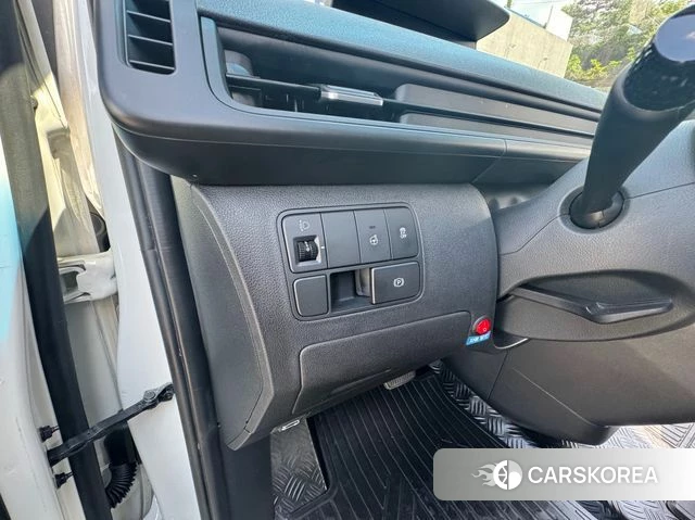 Hyundai Staria 2022 Белый из Кореи, фото 3