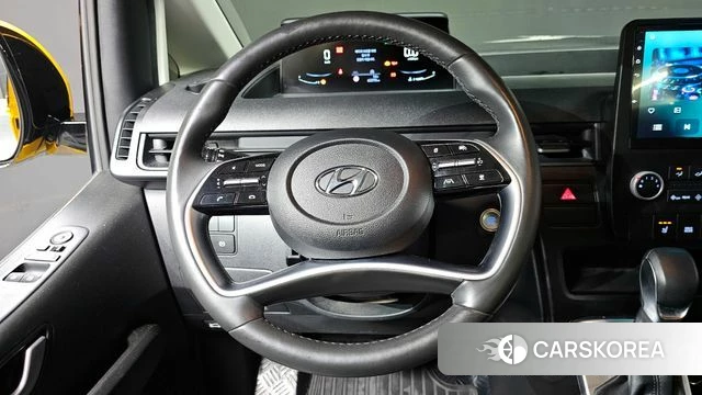 Hyundai Staria 2023 Желтый из Кореи, фото 3