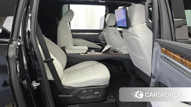 Cadillac Escalade 5th Generation 2025 Черный из Кореи, фото 3