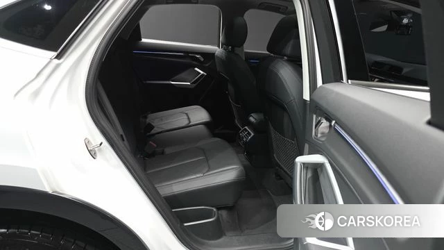 Audi Q3 (F3) 2024 Белый из Кореи, фото 3