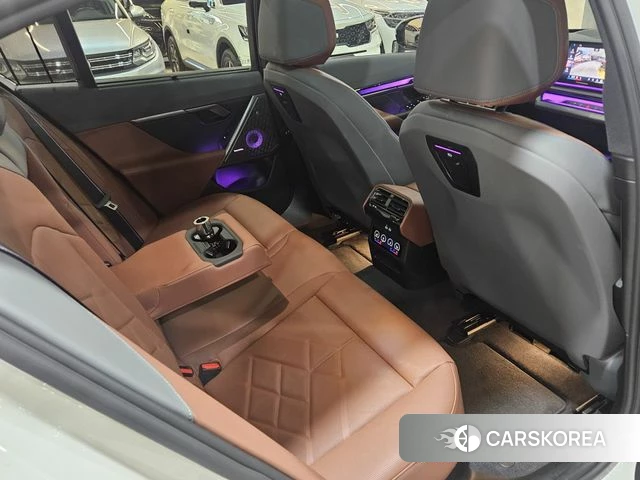 BMW 5 Series (G60) 2024 Белый из Кореи, фото 3