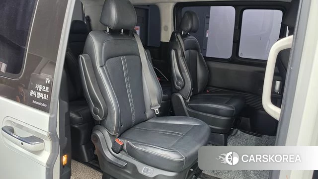 Hyundai Staria 2023 Белый из Кореи, фото 3