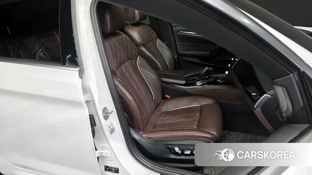 BMW 5 Series (G30) 2021 Белый из Кореи, фото 3