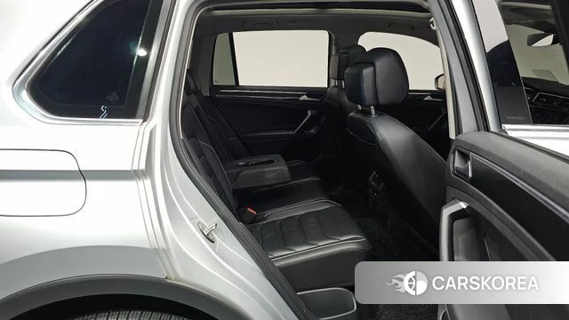 Volkswagen Tiguan second Generation 2022 Серебристо-серый из Кореи, фото 3