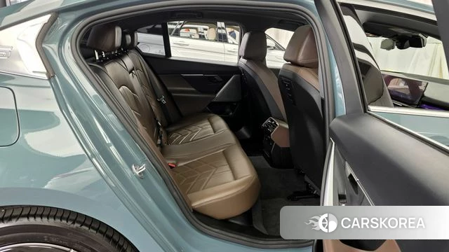 BMW 5 Series (G60) 2025 Небесно-голубой из Кореи, фото 3