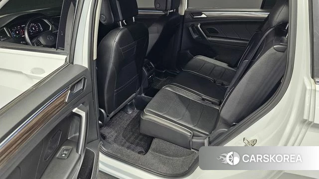 Volkswagen Tiguan Allspace 2023 Белый из Кореи, фото 3
