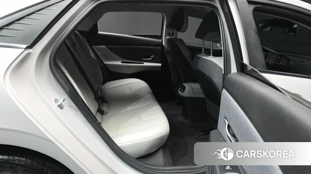 Hyundai Avante (CN7) 2021 Серебристо-серый из Кореи, фото 3