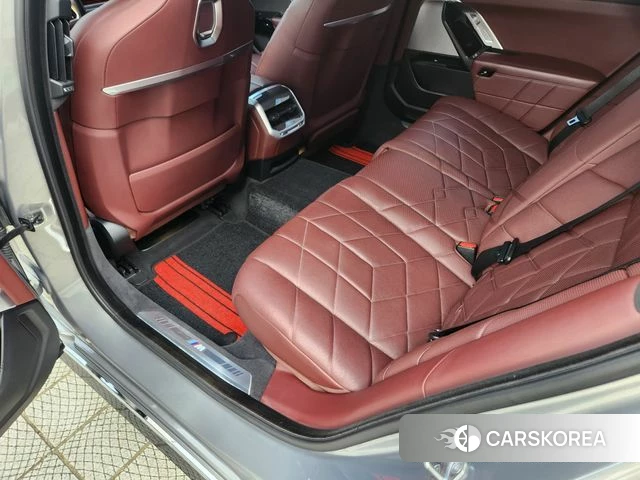 BMW 7 Series (G70) 2023 Песочный из Кореи, фото 3