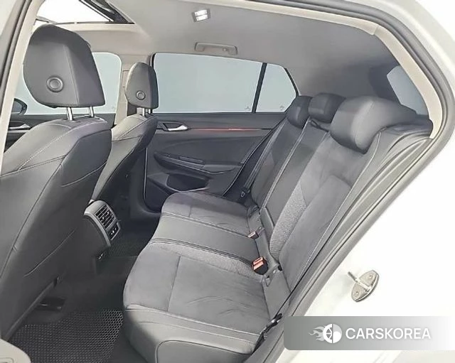 Volkswagen Golf 8th Generation 2025 Белый из Кореи, фото 3