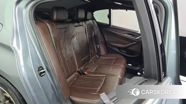 BMW 5 Series (G30) 2018 Серебристо-серый из Кореи, фото 3
