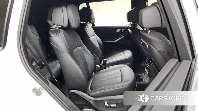 BMW X7 (G07) 2025 Белый из Кореи, фото 3