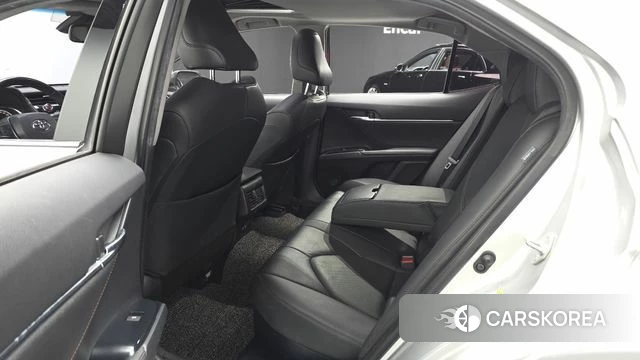 Toyota Camry (XV70) 2018 Серебряный из Кореи, фото 3