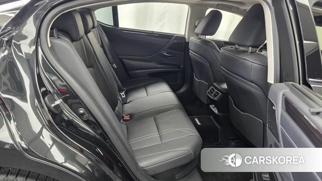 Lexus ES300h 7th generation 2021 Черный из Кореи, фото 3