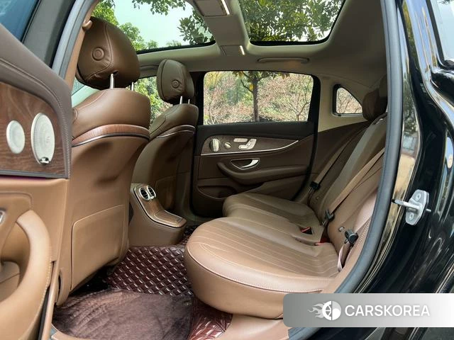 Mercedes-Benz E-class 2022 Черный из Китая, фото 3