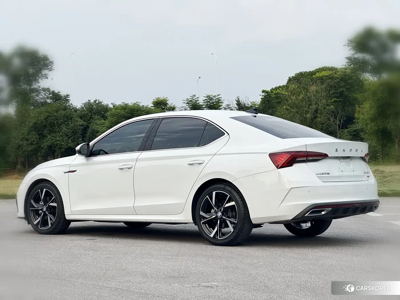 Skoda Octavia 2023 Белый из Китая, фото 3